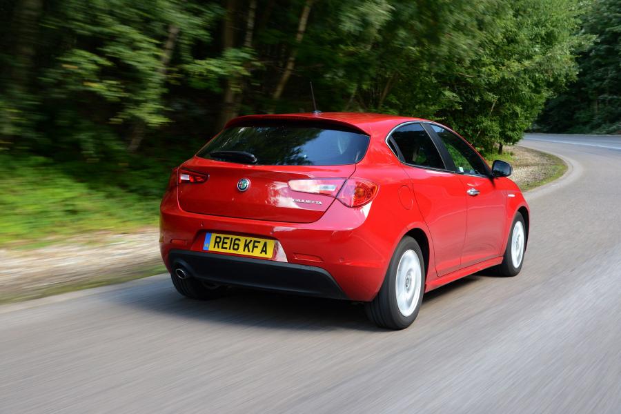  Alfa Romeo Giulietta 2016 года  (UK) (фото 7 из 44)
